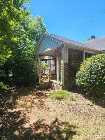 5510 Allen Road E, Charlotte, NC 28269
