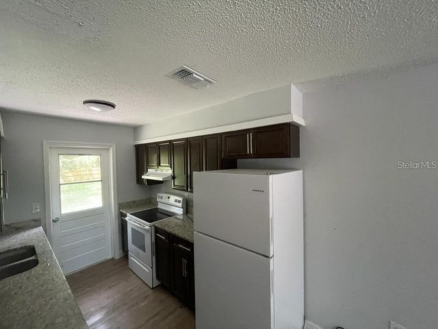 10460 SE US HIGHWAY 441 10464, Belleview, FL 34420
