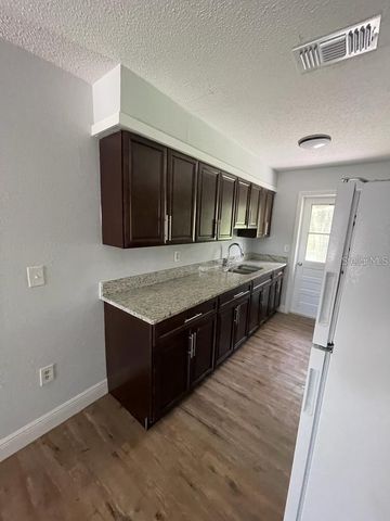 10460 SE US HIGHWAY 441 10464, Belleview, FL 34420
