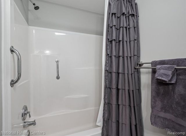 2942 S Baldwin Road, Lake Orion, MI 48360