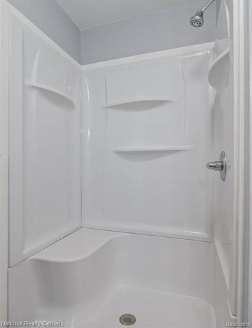 2942 S Baldwin Road, Lake Orion, MI 48360