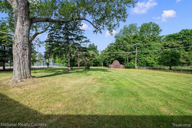 2942 S Baldwin Road, Lake Orion, MI 48360