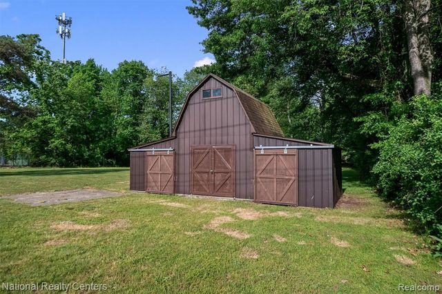 2942 S Baldwin Road, Lake Orion, MI 48360