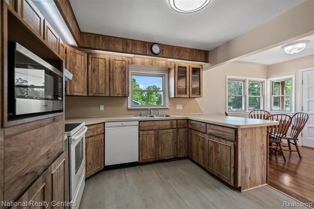 2942 S Baldwin Road, Lake Orion, MI 48360