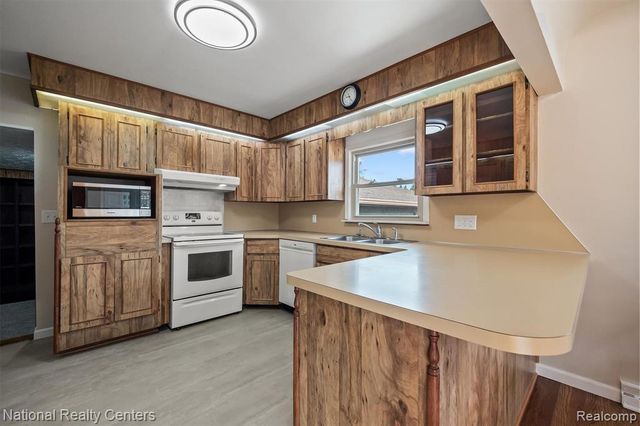 2942 S Baldwin Road, Lake Orion, MI 48360