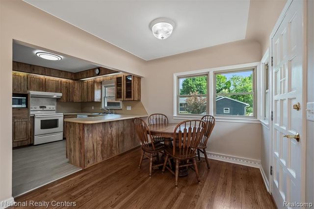 2942 S Baldwin Road, Lake Orion, MI 48360
