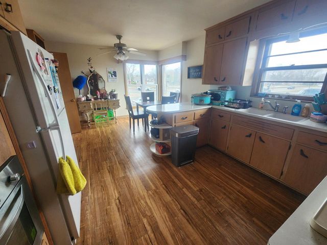 2575 S 76th STREET, West Allis, WI 53219