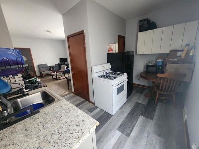 2575 S 76th STREET, West Allis, WI 53219