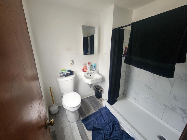 2575 S 76th STREET, West Allis, WI 53219