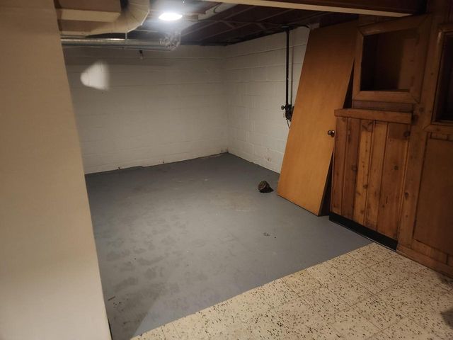 2575 S 76th STREET, West Allis, WI 53219