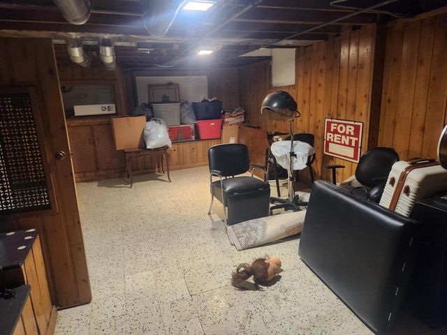 2575 S 76th STREET, West Allis, WI 53219