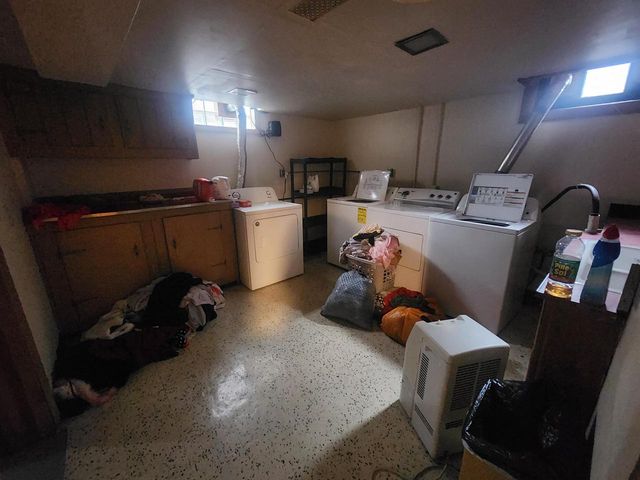 2575 S 76th STREET, West Allis, WI 53219