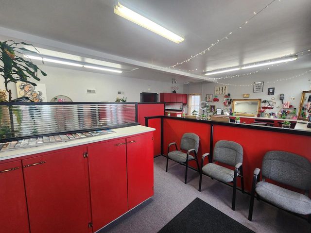 2575 S 76th STREET, West Allis, WI 53219