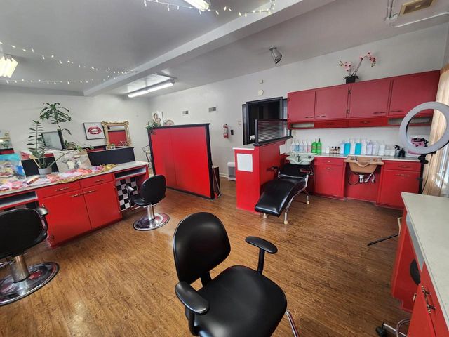 2575 S 76th STREET, West Allis, WI 53219