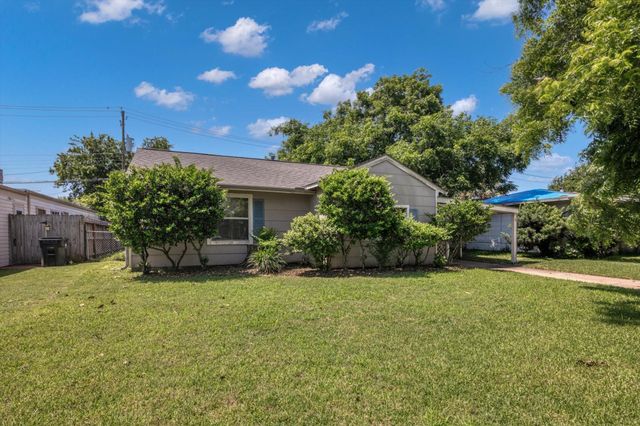 119 Barracuda Avenue, Galveston, TX 77550