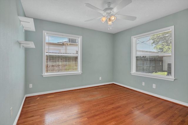 119 Barracuda Avenue, Galveston, TX 77550