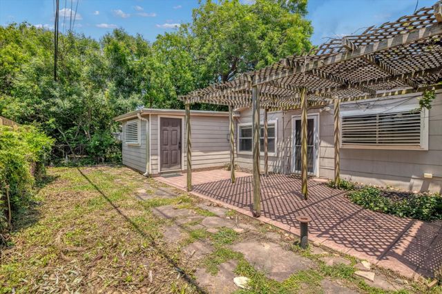 119 Barracuda Avenue, Galveston, TX 77550