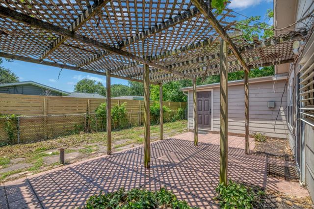 119 Barracuda Avenue, Galveston, TX 77550