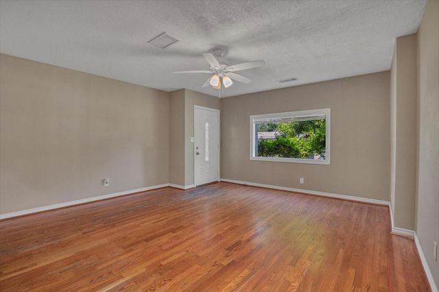 119 Barracuda Avenue, Galveston, TX 77550