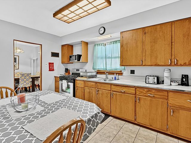 3536 Bernice Road, Lansing, IL 60438