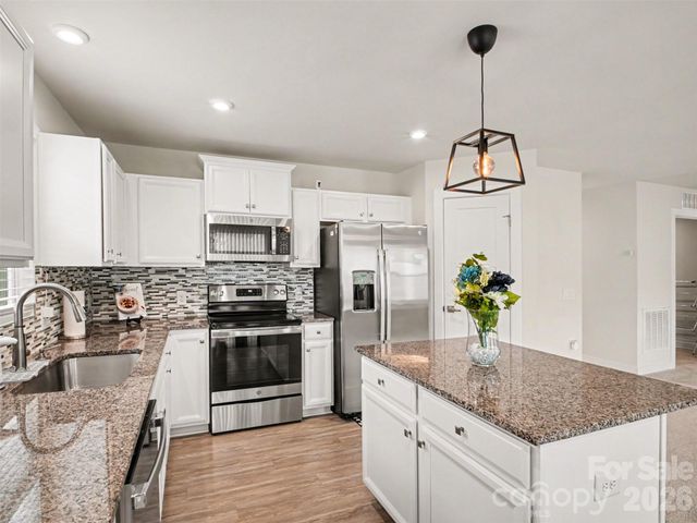 5513 Hughesdale Drive, Charlotte, NC 28215