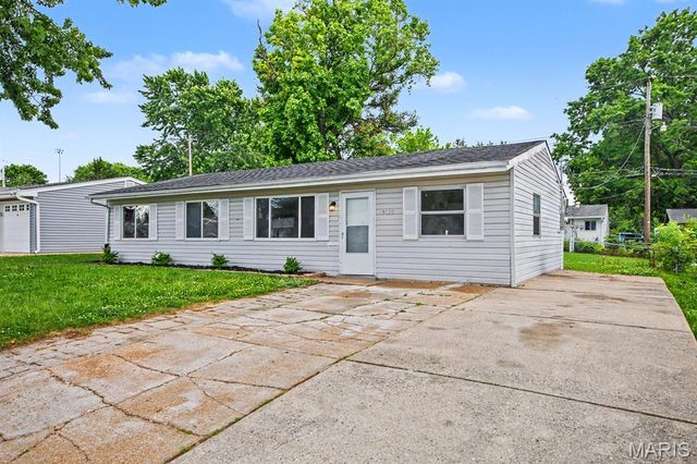 9620 Saint Girard Lane, Edmundson, MO 63134
