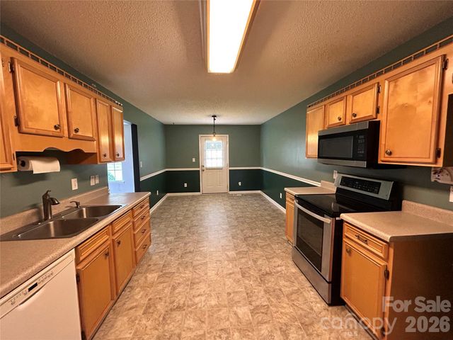 2042 Rocketts Way, Newton, NC 28658