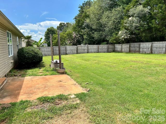 2042 Rocketts Way, Newton, NC 28658
