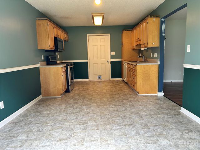 2042 Rocketts Way, Newton, NC 28658