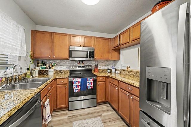 6255 TIMBERLY LN, Zephyrhills, FL 33542