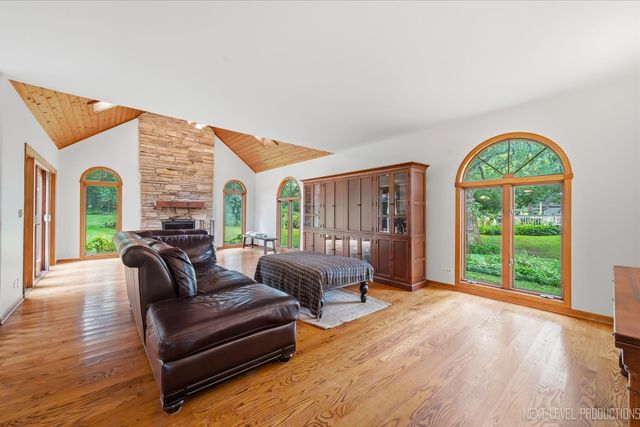 40W815 S Bridle Creek Drive, St. Charles, IL 60175