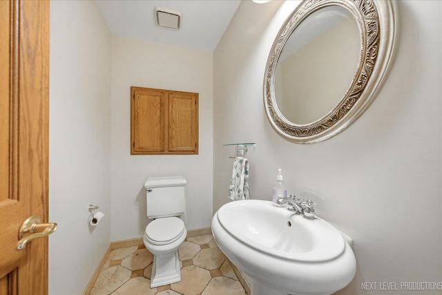 40W815 S Bridle Creek Drive, St. Charles, IL 60175