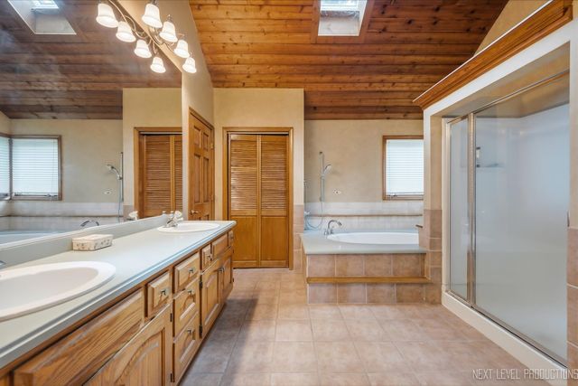 40W815 S Bridle Creek Drive, St. Charles, IL 60175