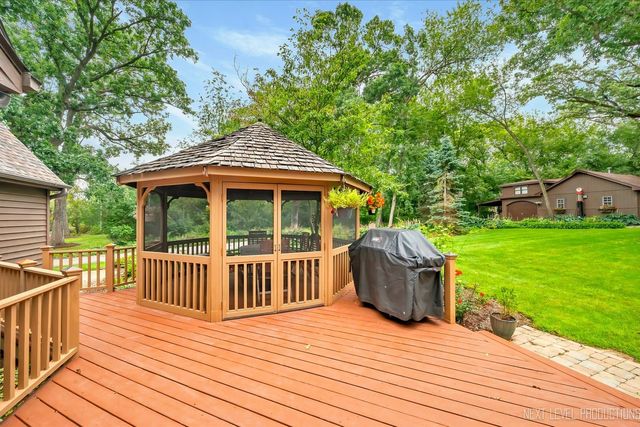 40W815 S Bridle Creek Drive, St. Charles, IL 60175
