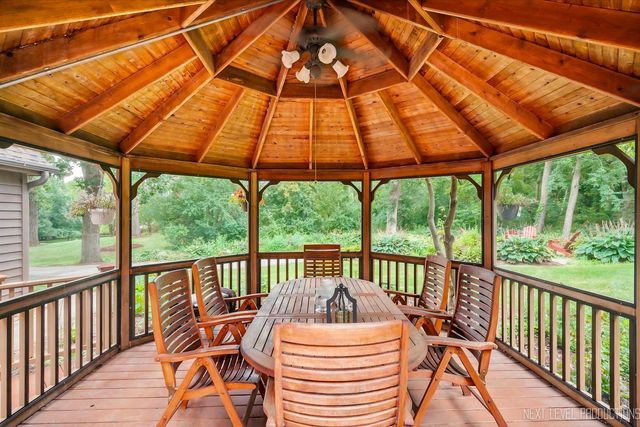 40W815 S Bridle Creek Drive, St. Charles, IL 60175