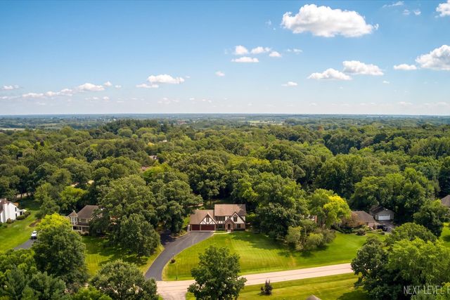 40W815 S Bridle Creek Drive, St. Charles, IL 60175