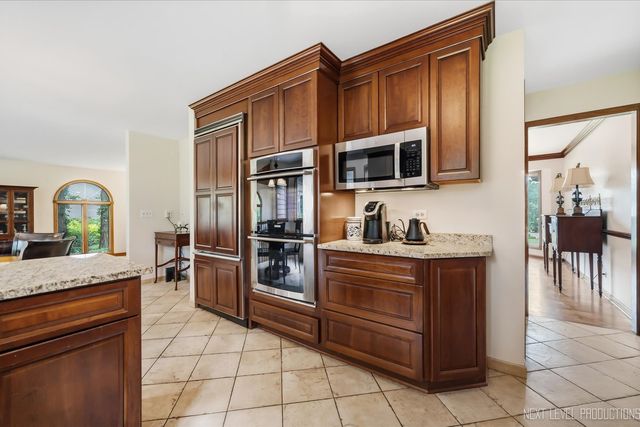 40W815 S Bridle Creek Drive, St. Charles, IL 60175