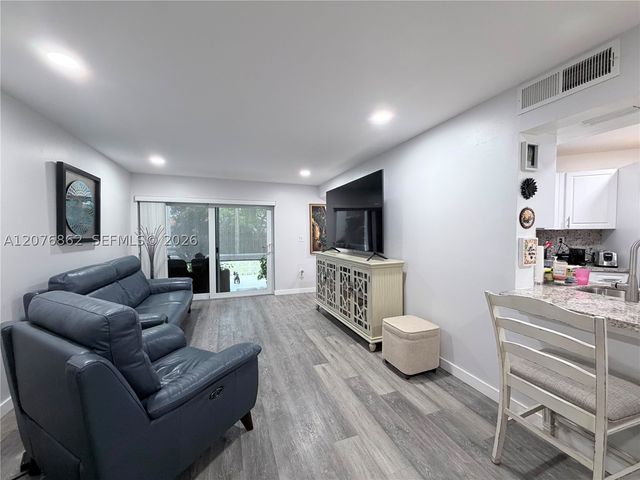 9731 Fontainebleau Blvd F108, Miami, FL 33172