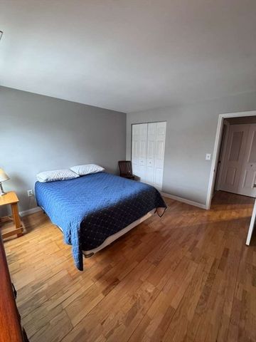 20 Central St 215, Salem, MA 01970