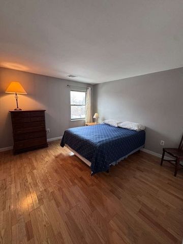 20 Central St 215, Salem, MA 01970