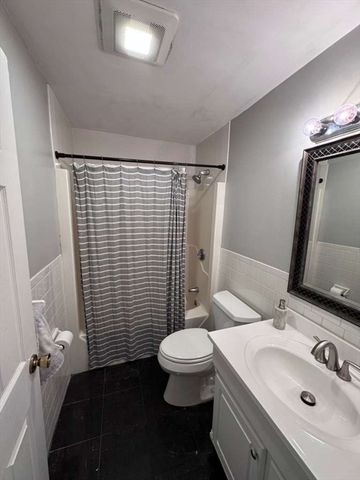 20 Central St 215, Salem, MA 01970