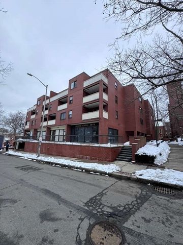 20 Central St 215, Salem, MA 01970