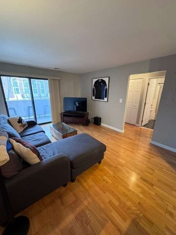 20 Central St 215, Salem, MA 01970