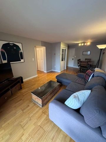 20 Central St 215, Salem, MA 01970