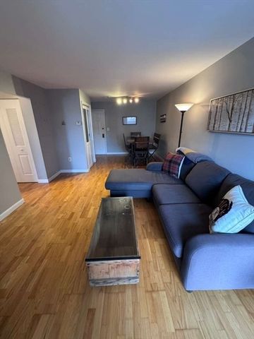 20 Central St 215, Salem, MA 01970