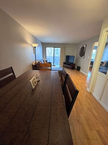 20 Central St 215, Salem, MA 01970