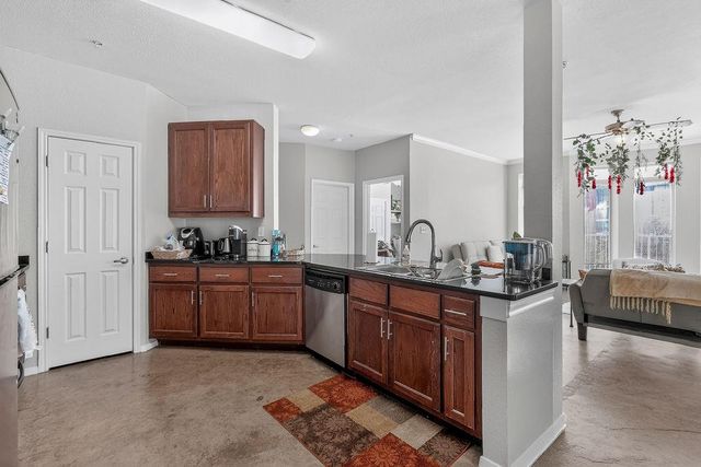910 W 25th ST 406, Austin, TX 78705