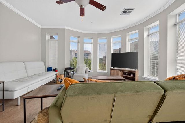 910 W 25th ST 406, Austin, TX 78705