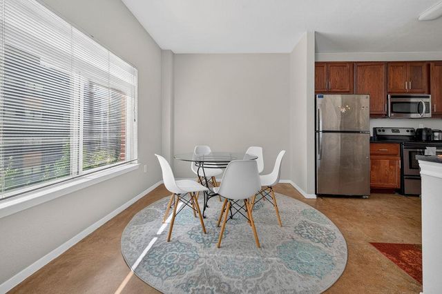 910 W 25th ST 406, Austin, TX 78705
