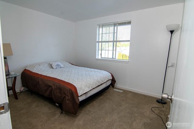 32825 17th Ave SW, Federal Way, WA 98023